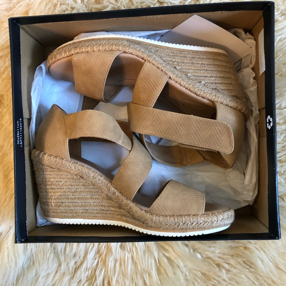 Dr.scholls tan wedge